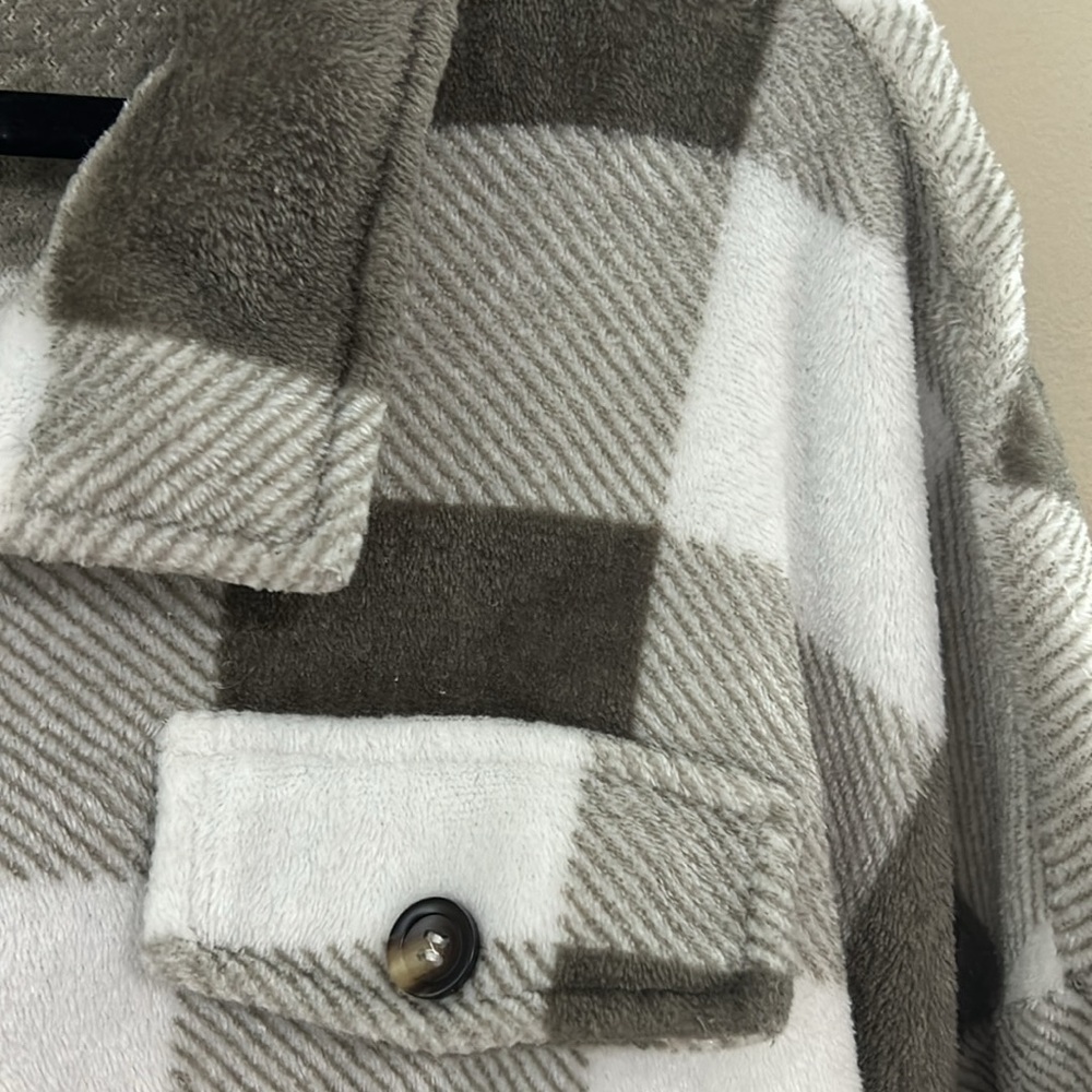 Soft Buffalo Plaid Button Down Shacket Woman's Si… - image 6